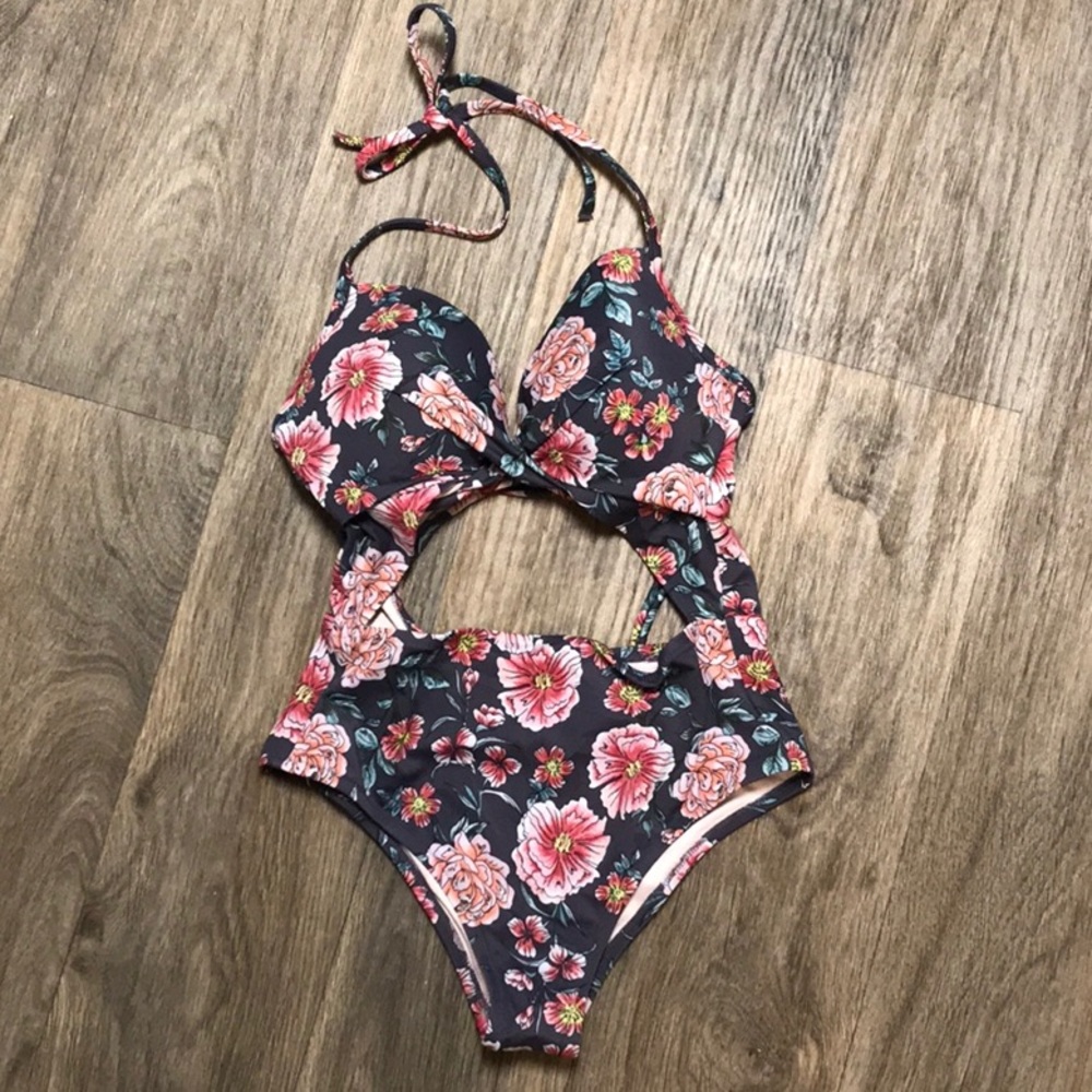Shade & Shore Floral Swimsuit 36C